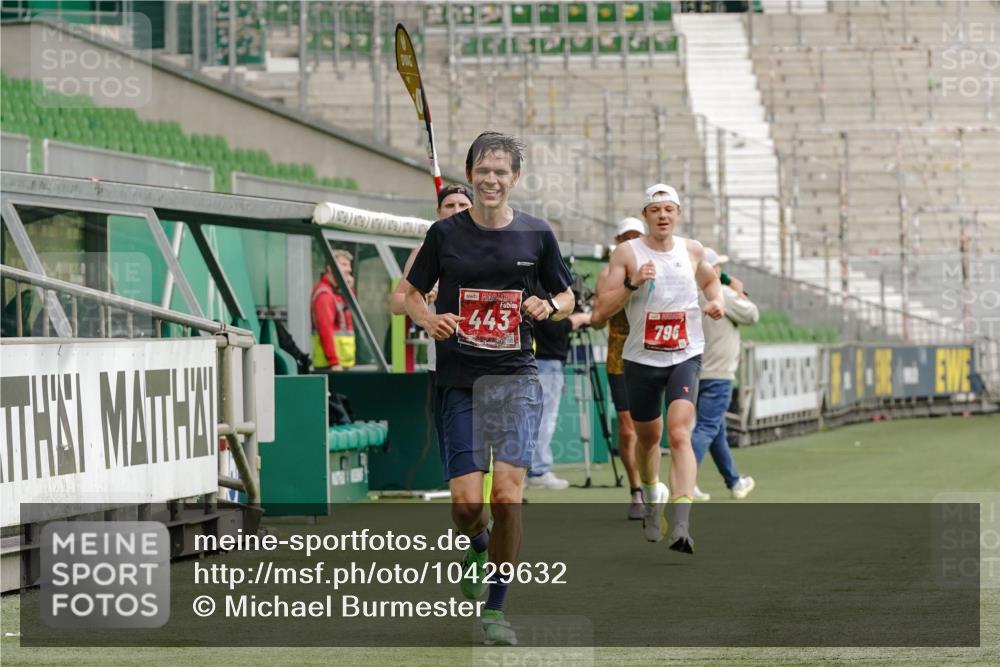 13.09.2026 - 21. swb-Marathon Bremen Michael Burmester http://msf.ph/oto/10429632 13.09.2026 12:12:14 Laufen im Stadion 317, 443, 614, 796, 1651, 692 meine-sportfotos.de