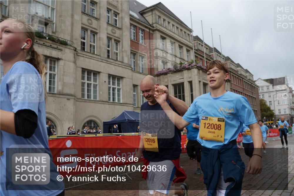 13.09.2026 - Kiel Lauf Yannick Fuchs http://msf.ph/oto/10429636 13.09.2026 11:10:45 Ziel 586, 1334, 2175, 2176, 2177, 3716, 6409, 6670, 8491, 9916, 10090, 10101, 10380, 10550, 11600, 678, 1937, 2134, 2630, 3086, 3245, 6476, 9102, 9206, 9406, 10704, 11060, 11576, 12008, 12016, 12178, 12698, 1523, 2512, 2628, 5920, 6756, 6852, 7930, 8468, 8826, 10661, 11644, 585, 1937, 3086, 3227, 4063, 5371, 9102, 9168, 9254, 10154, 12008, 12016 meine-sportfotos.de