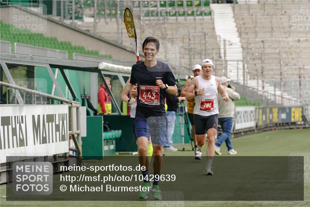 13.09.2026 - 21. swb-Marathon Bremen Michael Burmester http://msf.ph/oto/10429639 13.09.2026 12:12:14 Laufen im Stadion 317, 443, 614, 796, 1651, 692 meine-sportfotos.de