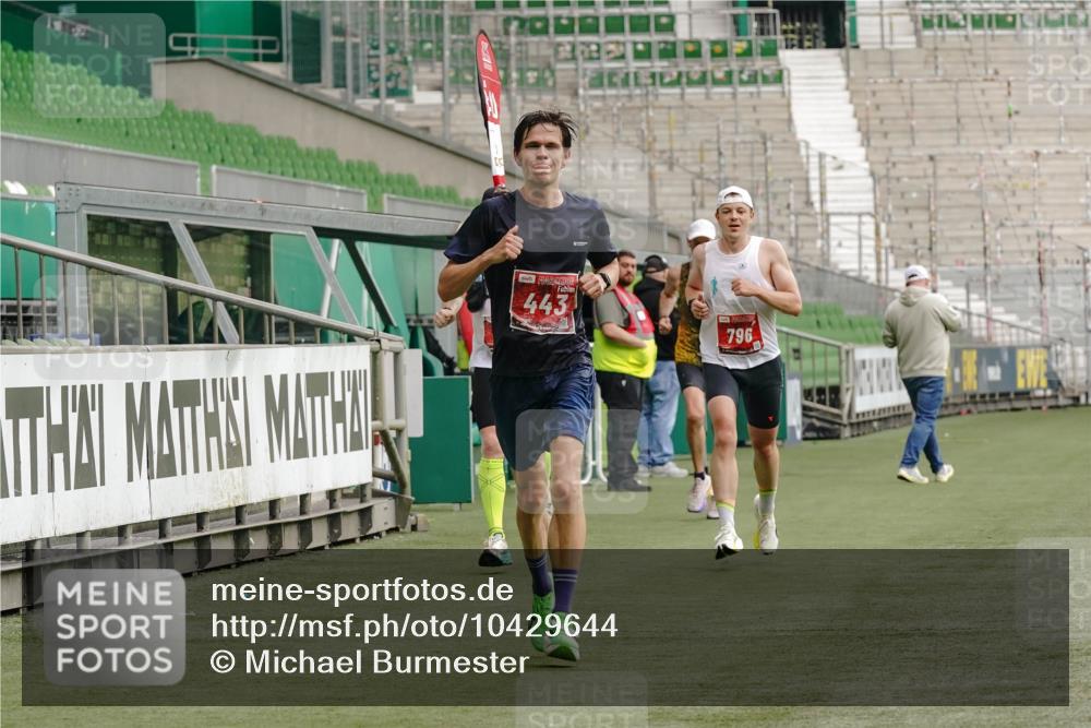13.09.2026 - 21. swb-Marathon Bremen Michael Burmester http://msf.ph/oto/10429644 13.09.2026 12:12:15 Laufen im Stadion 317, 443, 614, 796, 1651, 692 meine-sportfotos.de