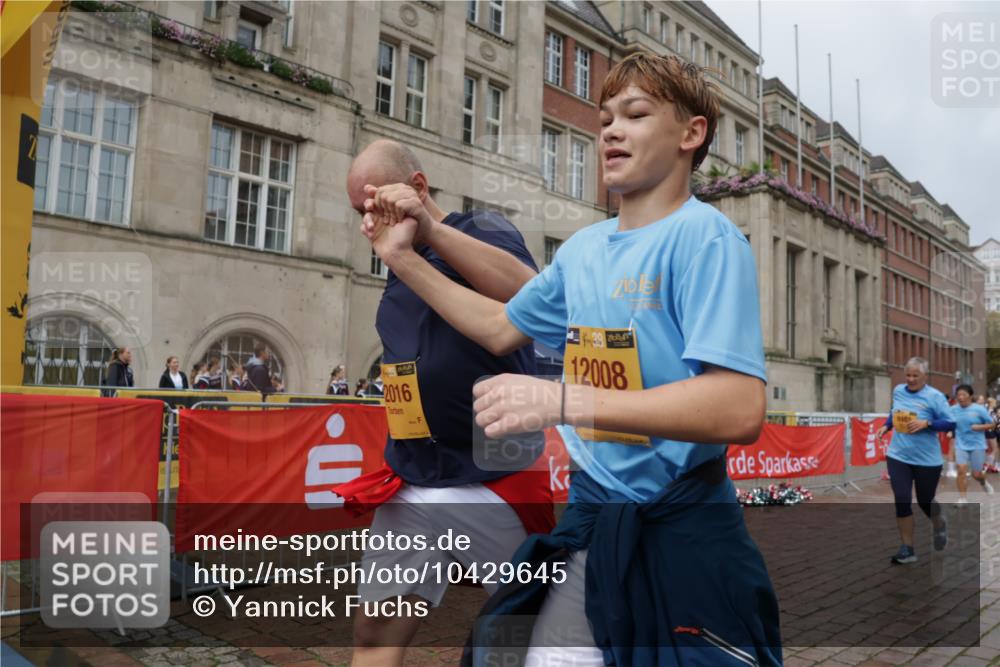 13.09.2026 - Kiel Lauf Yannick Fuchs http://msf.ph/oto/10429645 13.09.2026 11:10:45 Ziel 586, 1334, 2175, 2176, 2177, 3716, 6409, 6670, 8491, 9916, 10090, 10101, 10380, 10550, 11600, 678, 1937, 2134, 2630, 3086, 3245, 6476, 9102, 9206, 9406, 10704, 11060, 11576, 12008, 12016, 12178, 12698, 1523, 2512, 2628, 5920, 6756, 6852, 7930, 8468, 8826, 10661, 11644, 585, 1937, 3086, 3227, 4063, 5371, 9102, 9168, 9254, 10154, 12008, 12016 meine-sportfotos.de