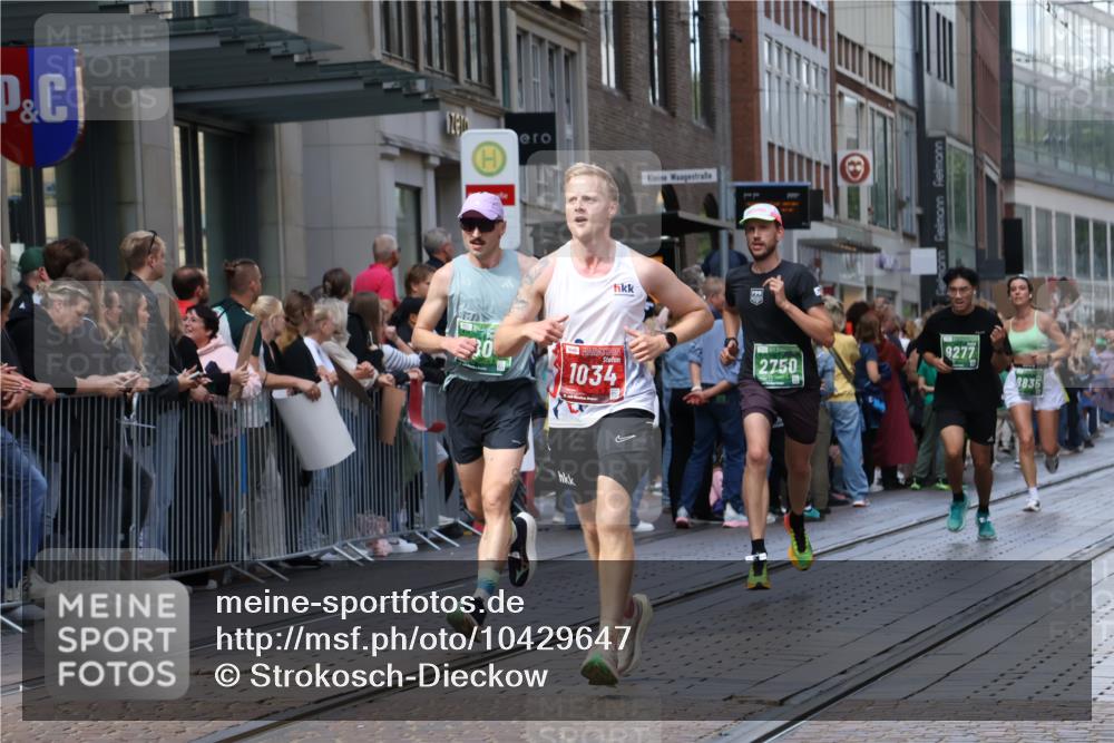 13.09.2026 - 21. swb-Marathon Bremen Strokosch-Dieckow http://msf.ph/oto/10429647 13.09.2026 13:09:33 Ziel 195, 538, 567, 1723, 1975, 2020, 2750, 4781, 4782, 5627, 8835, 9241, 9277, 9804, 9817, 1034, 1241, 3197, 4473, 4895, 5111, 6652, 8759, 9789, 9866, 9904 meine-sportfotos.de