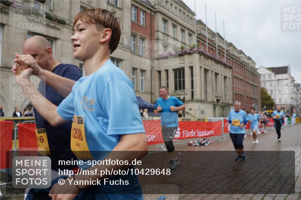 13.09.2026 - Kiel Lauf Yannick Fuchs http://msf.ph/oto/10429648 13.09.2026 11:10:45 Ziel 586, 1334, 2175, 2176, 2177, 3716, 6409, 6670, 8491, 9916, 10090, 10101, 10380, 10550, 11600, 678, 1937, 2134, 2630, 3086, 3245, 6476, 9102, 9206, 9406, 10704, 11060, 11576, 12008, 12016, 12178, 12698, 1523, 2512, 2628, 5920, 6756, 6852, 7930, 8468, 8826, 10661, 11644, 585, 1937, 3086, 3227, 4063, 5371, 9102, 9168, 9254, 10154, 12008, 12016 meine-sportfotos.de