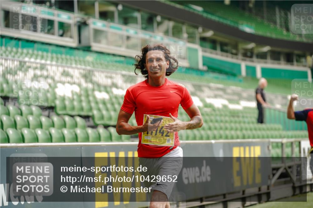 13.09.2026 - 21. swb-Marathon Bremen Michael Burmester http://msf.ph/oto/10429652 13.09.2026 10:20:55 Laufen im Stadion 10244, 10261, 10262, 10818, 10961, 10994, 11067, 11068, 11142, 11176, 11197, 11418, 11512, 11964, 12289, 12324, 12358, 12413, 12456, 12513, 12520, 12540, 13505, 13514, 13540, 13548, 13558, 13560, 13568, 13575, 13583, 13588, 13590, 13601, 13605, 13606, 13608, 13610, 13619, 13633, 13637, 10597, 12272, 12457, 12458, 13501, 13504, 13510, 13515, 13517, 13522, 13542, 13547, 13554, 13561, 13567, 13579, 13623, 13635 meine-sportfotos.de