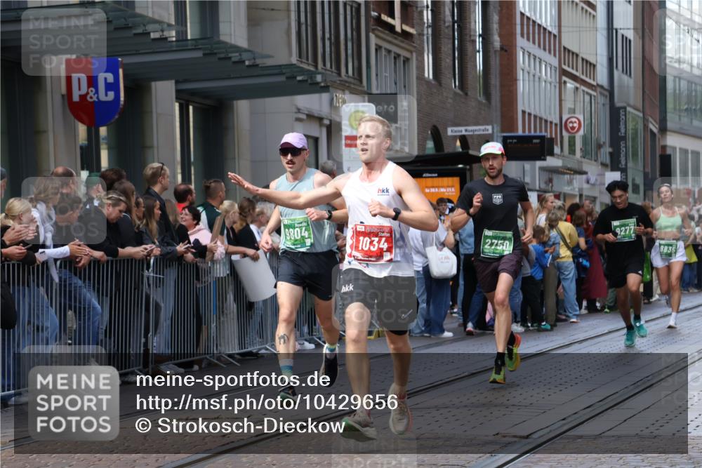 13.09.2026 - 21. swb-Marathon Bremen Strokosch-Dieckow http://msf.ph/oto/10429656 13.09.2026 13:09:33 Ziel 195, 538, 567, 1723, 1975, 2020, 2750, 4781, 4782, 5627, 8835, 9241, 9277, 9804, 9817, 1034, 1241, 3197, 4473, 4895, 5111, 6652, 8759, 9789, 9866, 9904 meine-sportfotos.de