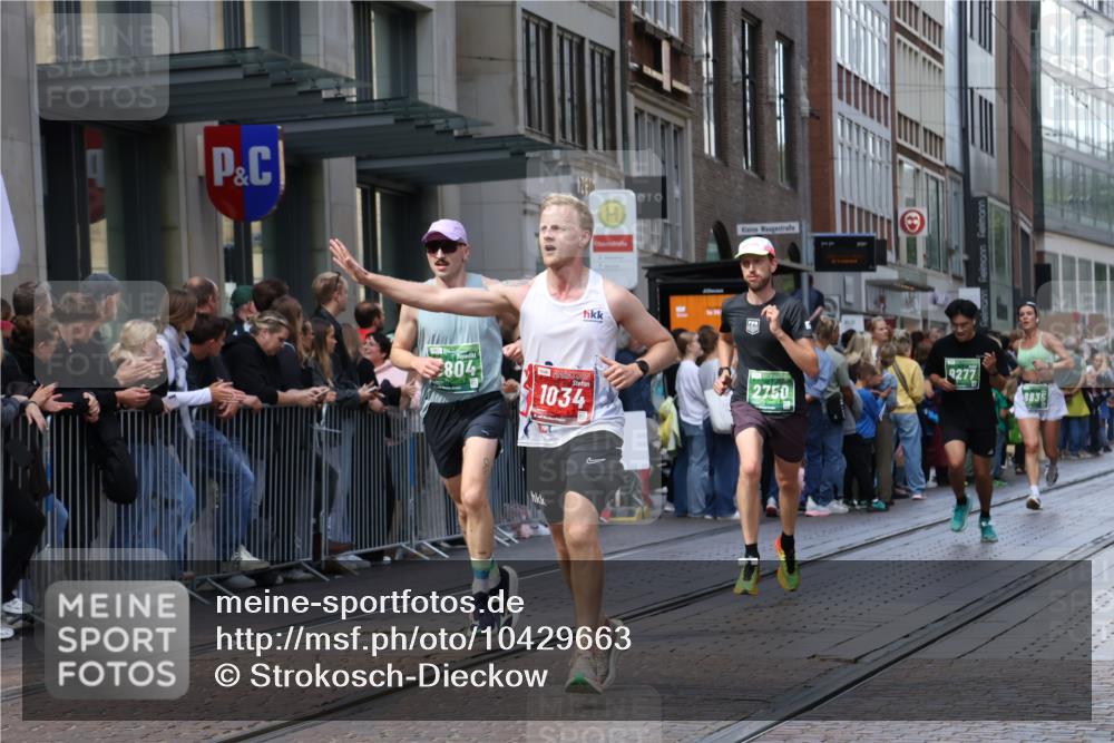 13.09.2026 - 21. swb-Marathon Bremen Strokosch-Dieckow http://msf.ph/oto/10429663 13.09.2026 13:09:34 Ziel 195, 538, 567, 623, 1723, 1975, 2020, 2750, 4781, 4782, 5627, 8835, 9241, 9277, 9804, 9817, 1034, 1241, 3197, 4473, 4895, 5111, 6652, 8759, 9789, 9866, 9904 meine-sportfotos.de