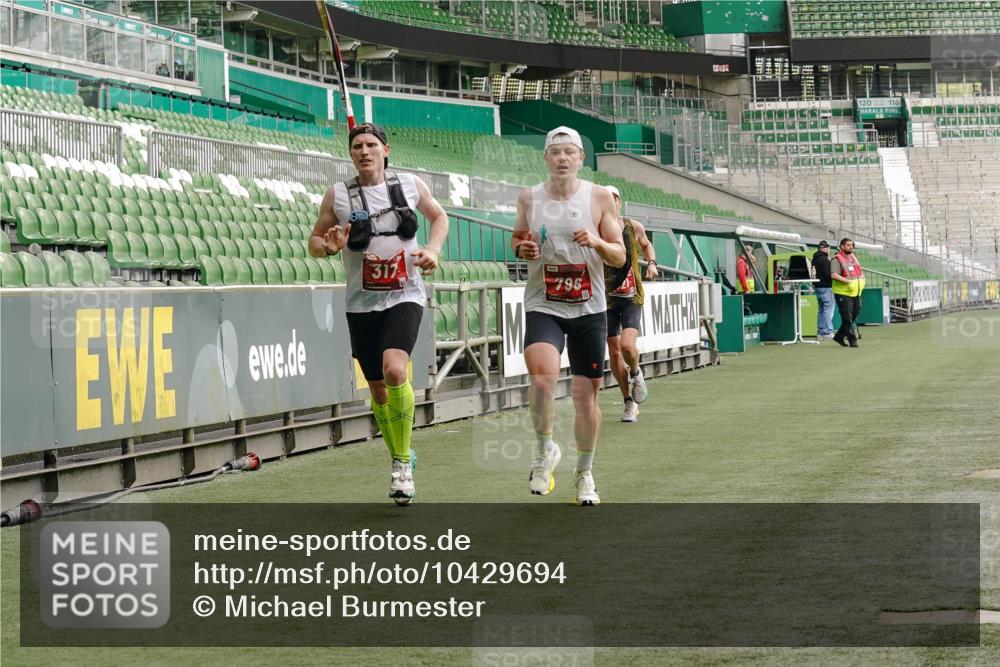 13.09.2026 - 21. swb-Marathon Bremen Michael Burmester http://msf.ph/oto/10429694 13.09.2026 12:12:20 Laufen im Stadion 317, 443, 614, 796, 1651, 692 meine-sportfotos.de