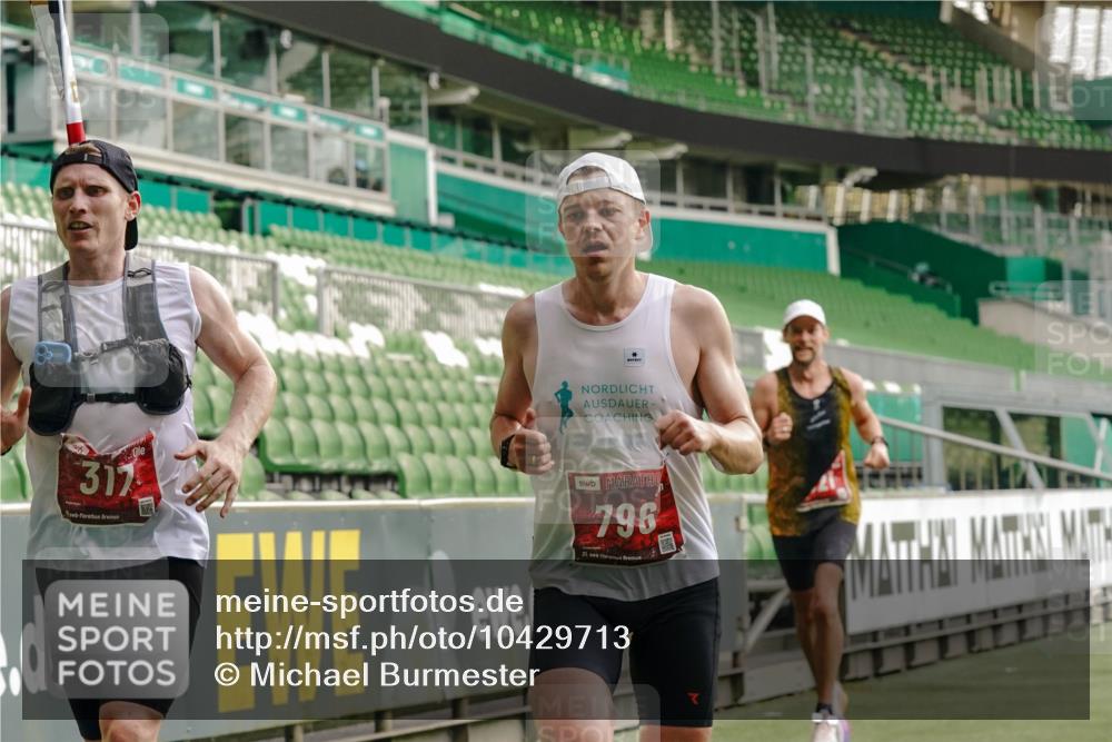 13.09.2026 - 21. swb-Marathon Bremen Michael Burmester http://msf.ph/oto/10429713 13.09.2026 12:12:22 Laufen im Stadion 317, 443, 614, 796, 1651, 692 meine-sportfotos.de
