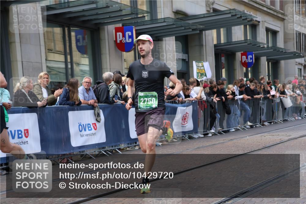 13.09.2026 - 21. swb-Marathon Bremen Strokosch-Dieckow http://msf.ph/oto/10429720 13.09.2026 13:09:36 Ziel 195, 538, 567, 623, 1723, 1975, 2020, 2750, 4781, 5627, 8835, 9241, 9277, 9804, 9817, 195, 1034, 1241, 3197, 4473, 4782, 4895, 5111, 6652, 8759, 9789, 9866 meine-sportfotos.de