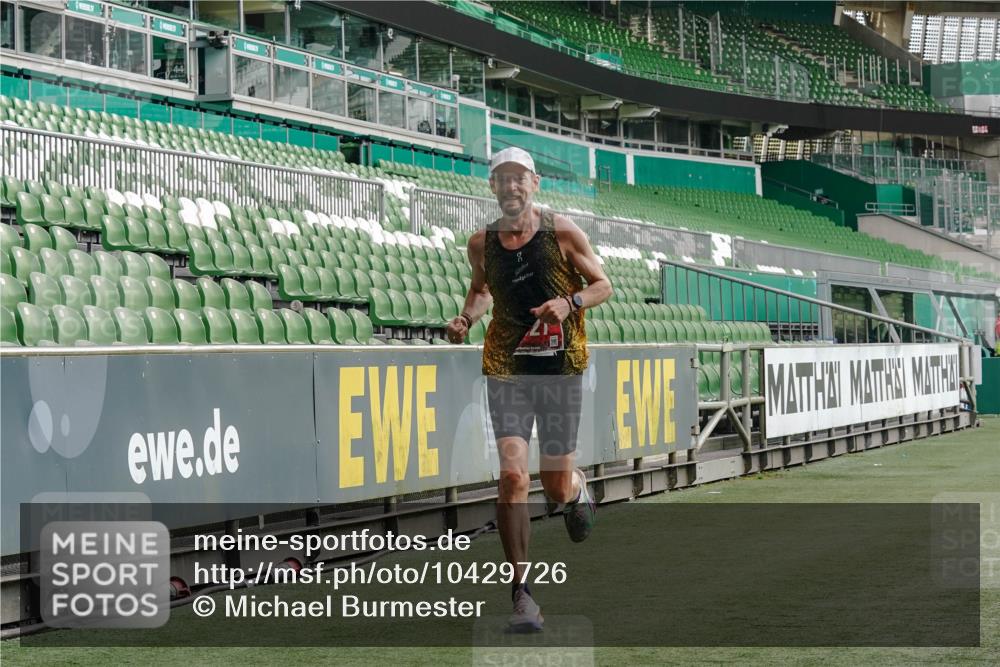 13.09.2026 - 21. swb-Marathon Bremen Michael Burmester http://msf.ph/oto/10429726 13.09.2026 12:12:24 Laufen im Stadion 317, 443, 614, 796, 1651, 692 meine-sportfotos.de