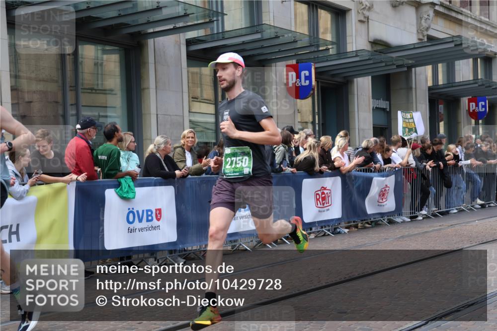 13.09.2026 - 21. swb-Marathon Bremen Strokosch-Dieckow http://msf.ph/oto/10429728 13.09.2026 13:09:37 Ziel 538, 567, 623, 1723, 1975, 2020, 2750, 4781, 5627, 8835, 9241, 9277, 9804, 9817, 195, 1034, 3197, 4473, 4782, 4895, 5111, 6652, 8759, 9789, 9866 meine-sportfotos.de