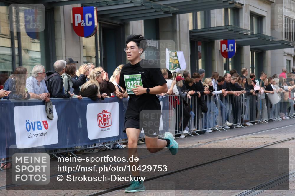 13.09.2026 - 21. swb-Marathon Bremen Strokosch-Dieckow http://msf.ph/oto/10429753 13.09.2026 13:09:38 Ziel 538, 567, 623, 1723, 1975, 2020, 2750, 4781, 5627, 8835, 9241, 9277, 9804, 9817, 195, 1034, 3197, 4473, 4782, 4895, 5111, 6652, 8759, 9789, 9866 meine-sportfotos.de