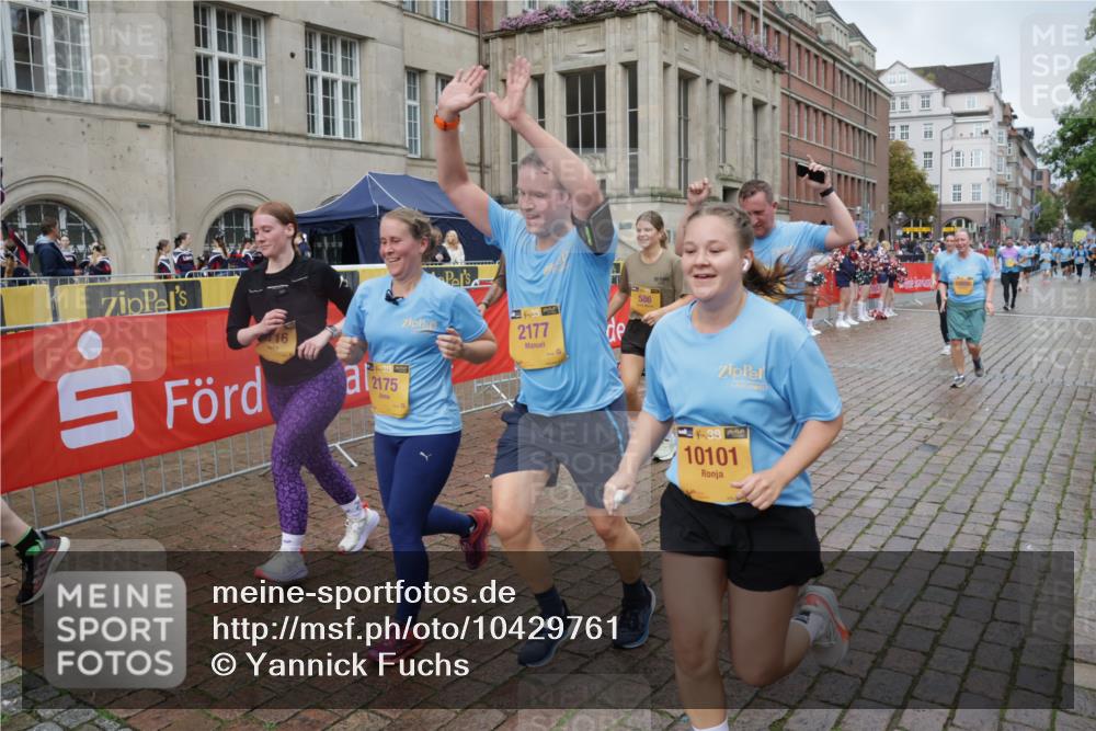 13.09.2026 - Kiel Lauf Yannick Fuchs http://msf.ph/oto/10429761 13.09.2026 11:11:11 Ziel 2192, 2251, 4019, 5341, 6852, 7473, 8314, 8315, 8826, 11934, 11947, 586, 1334, 1523, 2175, 2176, 2177, 2512, 2628, 3716, 5920, 6409, 6670, 6756, 7930, 8468, 8491, 9916, 10090, 10101, 10380, 10550, 10661, 11600, 11644, 1079, 1460, 1655, 3346, 4090, 4589, 5869, 7181, 7431, 8127, 9693, 10067, 10882, 11361, 11417, 11719, 12845, 586, 1334, 2134, 2175, 2176, 2177, 3245, 3716, 6476, 9206, 9406, 9916, 10101, 11576 meine-sportfotos.de