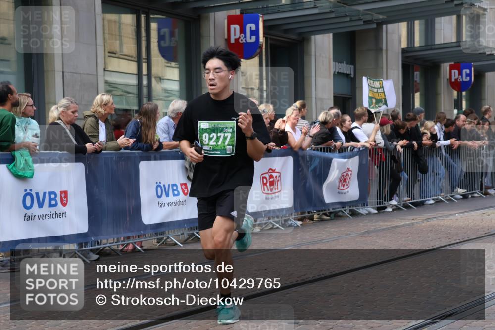 13.09.2026 - 21. swb-Marathon Bremen Strokosch-Dieckow http://msf.ph/oto/10429765 13.09.2026 13:09:39 Ziel 538, 567, 623, 1723, 1975, 2020, 2750, 4781, 5627, 8835, 9241, 9277, 9804, 9817, 195, 1034, 3197, 4473, 4782, 4895, 5111, 6652, 8759, 9241, 9789, 9866 meine-sportfotos.de