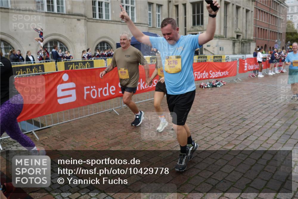 13.09.2026 - Kiel Lauf Yannick Fuchs http://msf.ph/oto/10429778 13.09.2026 11:11:11 Ziel 2192, 2251, 4019, 5341, 6852, 7473, 8314, 8315, 8826, 11934, 11947, 586, 1334, 1523, 2175, 2176, 2177, 2512, 2628, 3716, 5920, 6409, 6670, 6756, 7930, 8468, 8491, 9916, 10090, 10101, 10380, 10550, 10661, 11600, 11644, 1079, 1460, 1655, 3346, 4090, 4589, 5869, 7181, 7431, 8127, 9693, 10067, 10882, 11361, 11417, 11719, 12845, 586, 1334, 2134, 2175, 2176, 2177, 3245, 3716, 6476, 9206, 9406, 9916, 10101, 11576 meine-sportfotos.de