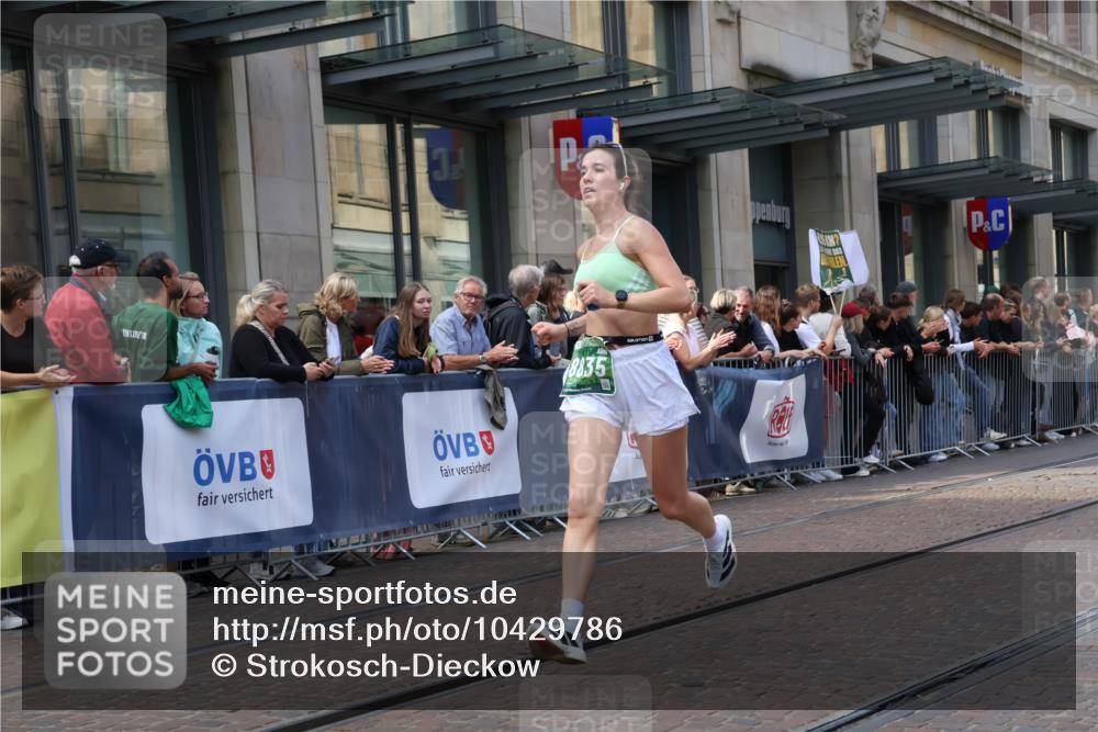13.09.2026 - 21. swb-Marathon Bremen Strokosch-Dieckow http://msf.ph/oto/10429786 13.09.2026 13:09:40 Ziel 538, 567, 623, 1723, 1975, 2020, 2750, 4781, 5627, 8835, 9277, 9804, 9817, 195, 1034, 3197, 4473, 4782, 4895, 5111, 6652, 8759, 9241, 9789, 9866 meine-sportfotos.de