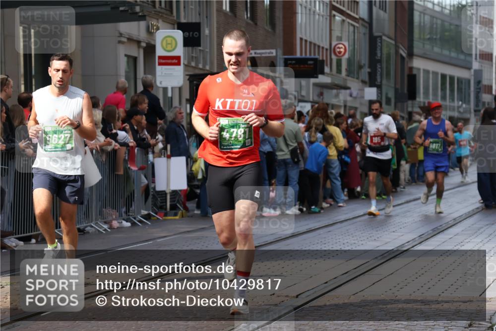 13.09.2026 - 21. swb-Marathon Bremen Strokosch-Dieckow http://msf.ph/oto/10429817 13.09.2026 13:09:44 Ziel 538, 567, 623, 957, 1723, 1975, 2020, 4781, 5627, 8835, 9277, 9804, 9817, 195, 2750, 4473, 4782, 5111, 6652, 9241, 9789, 9804 meine-sportfotos.de