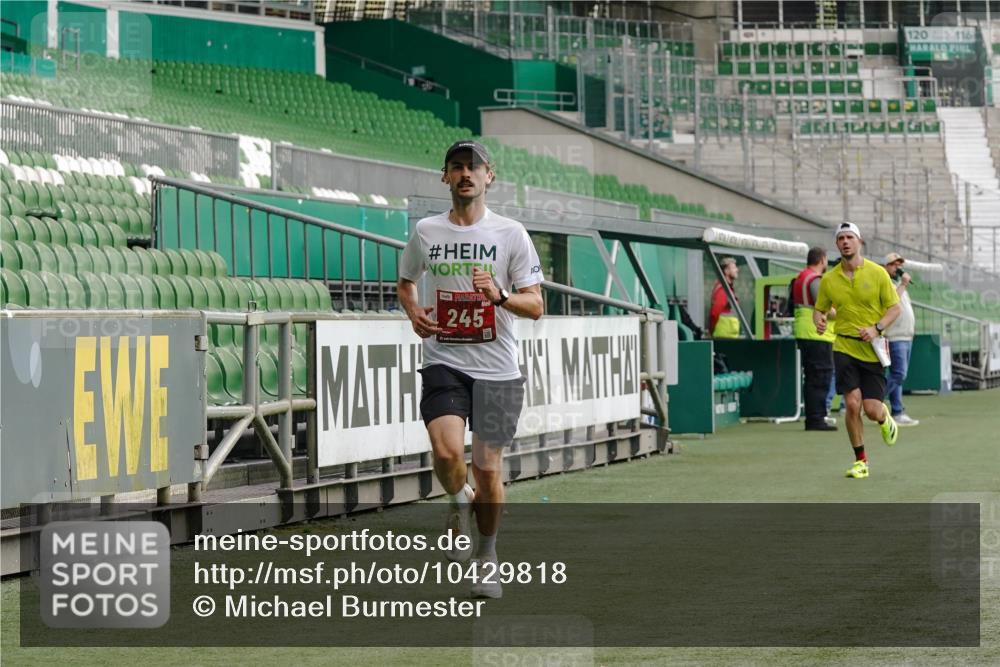 13.09.2026 - 21. swb-Marathon Bremen Michael Burmester http://msf.ph/oto/10429818 13.09.2026 12:14:06 Laufen im Stadion 245, 317, 540, 796, 822, 1149, 1046, 1651, 1671, 2054 meine-sportfotos.de