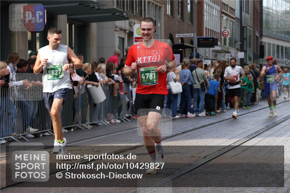 13.09.2026 - 21. swb-Marathon Bremen Strokosch-Dieckow http://msf.ph/oto/10429827 13.09.2026 13:09:44 Ziel 538, 567, 623, 957, 1723, 1975, 2020, 4781, 5627, 8835, 9277, 9804, 9817, 195, 2750, 4473, 4782, 5111, 6652, 9241, 9789, 9804 meine-sportfotos.de