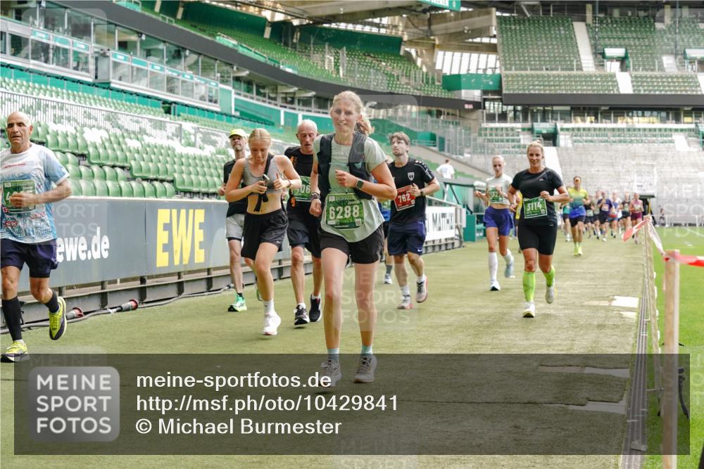 13.09.2026 - 21. swb-Marathon Bremen Michael Burmester http://msf.ph/oto/10429841 13.09.2026 13:03:31 Laufen im Stadion 209, 210, 488, 534, 596, 722, 725, 762, 881, 936, 940, 1014, 1250, 1343, 1458, 1460, 1479, 1611, 1649, 1653, 1771, 2223, 2276, 2292, 2345, 2364, 2378, 2421, 2434, 2513, 2625, 2666, 2668, 2779, 2851, 2891, 2900, 2934, 2977, 3013, 3028, 3114, 3135, 3163, 3164, 3258, 3360, 3402, 3425, 3454, 3460, 3496, 3510, 3521, 3576, 3579, 3585, 3597, 3603, 3618, 3721, 3796, 3846, 3852, 3859, 3893, 3938, 3970, 3983, 4000, 4077, 4133, 4506, 4558, 242 meine-sportfotos.de