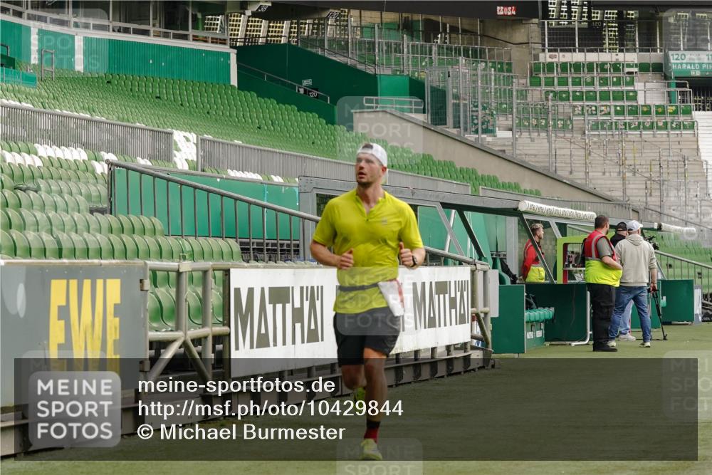 13.09.2026 - 21. swb-Marathon Bremen Michael Burmester http://msf.ph/oto/10429844 13.09.2026 12:14:10 Laufen im Stadion 245, 540, 822, 1149, 1046, 1651, 1671, 2054 meine-sportfotos.de
