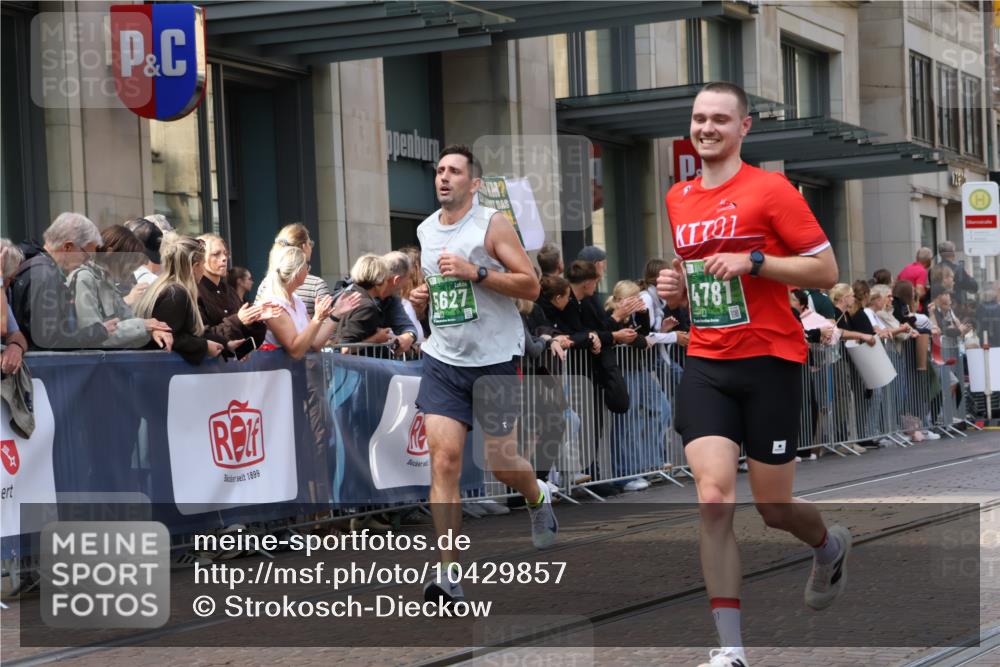 13.09.2026 - 21. swb-Marathon Bremen Strokosch-Dieckow http://msf.ph/oto/10429857 13.09.2026 13:09:45 Ziel 538, 567, 623, 957, 1723, 1975, 2020, 4781, 5627, 8835, 9277, 9817, 195, 2750, 4473, 4782, 5111, 6652, 9241, 9804 meine-sportfotos.de
