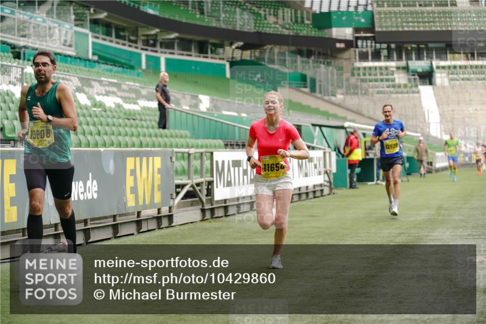 13.09.2026 - 21. swb-Marathon Bremen Michael Burmester http://msf.ph/oto/10429860 13.09.2026 10:21:04 Laufen im Stadion 10244, 10261, 10262, 10818, 10961, 10994, 11067, 11068, 11142, 11176, 11197, 11418, 11512, 11916, 11964, 12289, 12324, 12358, 12413, 12456, 12513, 12520, 12540, 13505, 13514, 13540, 13548, 13551, 13558, 13560, 13568, 13575, 13583, 13588, 13590, 13601, 13605, 13606, 13608, 13610, 13619, 13633, 13637, 10597, 12457, 12458, 13501, 13504, 13510, 13515, 13517, 13522, 13542, 13543, 13554, 13561, 13567, 13579, 13623, 13635 meine-sportfotos.de