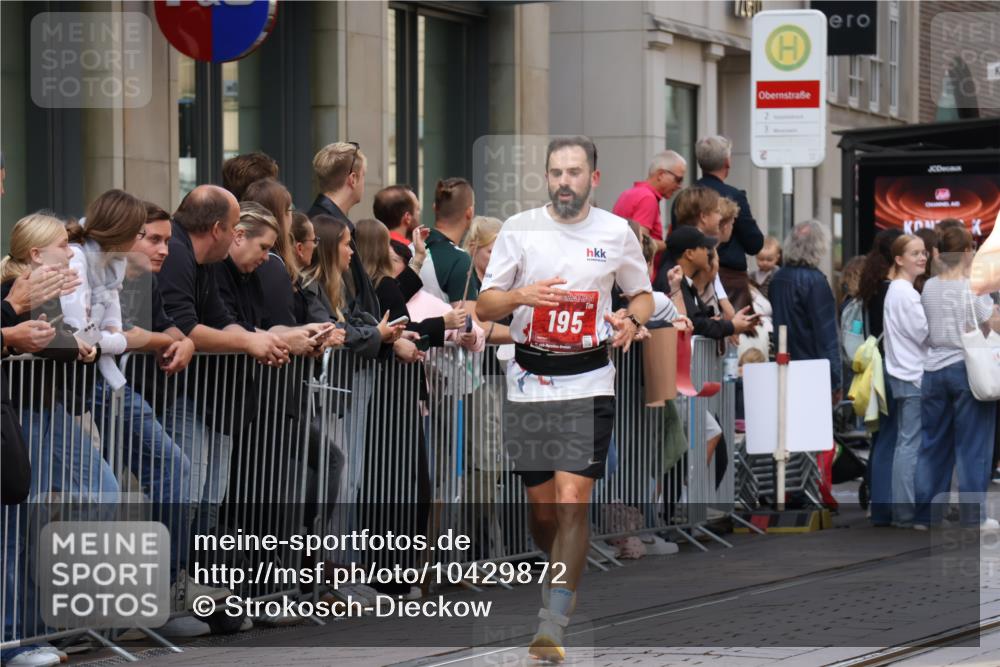 13.09.2026 - 21. swb-Marathon Bremen Strokosch-Dieckow http://msf.ph/oto/10429872 13.09.2026 13:09:47 Ziel 538, 623, 957, 1723, 1975, 2020, 4781, 5627, 8835, 9817, 195, 567, 1723, 1975, 2750, 4473, 4782, 6652, 9241, 9277, 9804 meine-sportfotos.de