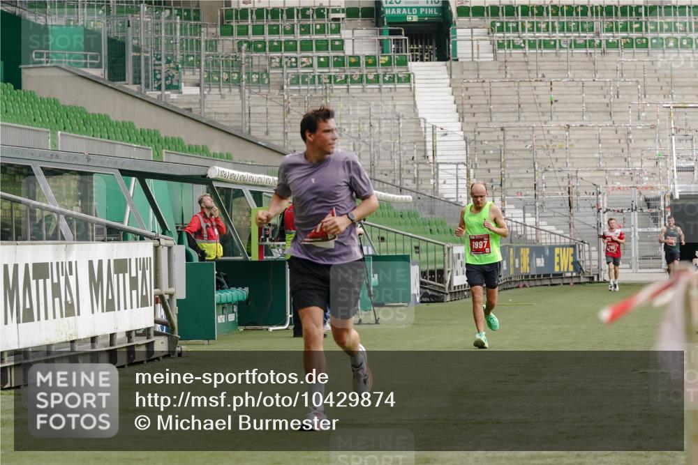 13.09.2026 - 21. swb-Marathon Bremen Michael Burmester http://msf.ph/oto/10429874 13.09.2026 12:14:51 Laufen im Stadion 245, 540, 822, 1670, 1766, 1997, 614, 1046, 1651, 1671, 2054 meine-sportfotos.de