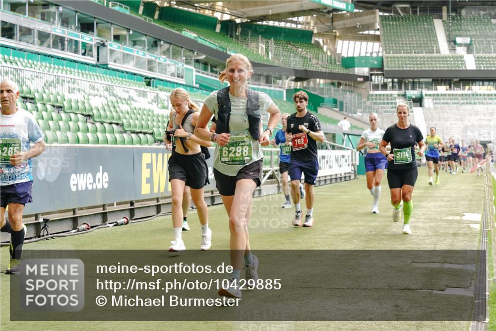 13.09.2026 - 21. swb-Marathon Bremen Michael Burmester http://msf.ph/oto/10429885 13.09.2026 13:03:31 Laufen im Stadion 209, 210, 488, 534, 596, 722, 725, 762, 881, 936, 940, 1014, 1250, 1343, 1458, 1460, 1479, 1611, 1649, 1653, 1771, 2223, 2276, 2292, 2345, 2364, 2378, 2421, 2434, 2513, 2625, 2666, 2668, 2779, 2851, 2891, 2900, 2934, 2977, 3013, 3028, 3114, 3135, 3163, 3164, 3258, 3360, 3402, 3425, 3454, 3460, 3496, 3510, 3521, 3576, 3579, 3585, 3597, 3603, 3618, 3721, 3796, 3846, 3852, 3859, 3893, 3938, 3970, 3983, 4000, 4077, 4133, 4506, 4558, 242 meine-sportfotos.de