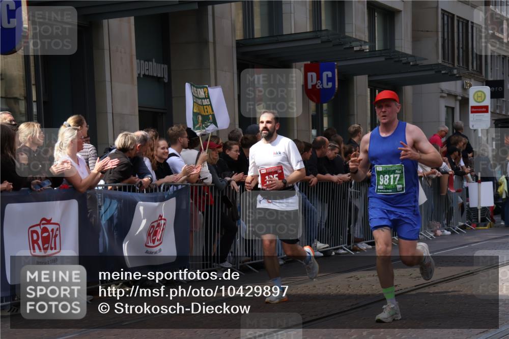13.09.2026 - 21. swb-Marathon Bremen Strokosch-Dieckow http://msf.ph/oto/10429897 13.09.2026 13:09:49 Ziel 538, 623, 957, 2020, 4781, 5627, 8064, 9817, 195, 567, 1723, 1975, 2750, 4473, 4782, 6652, 8835, 9241, 9277, 9804 meine-sportfotos.de