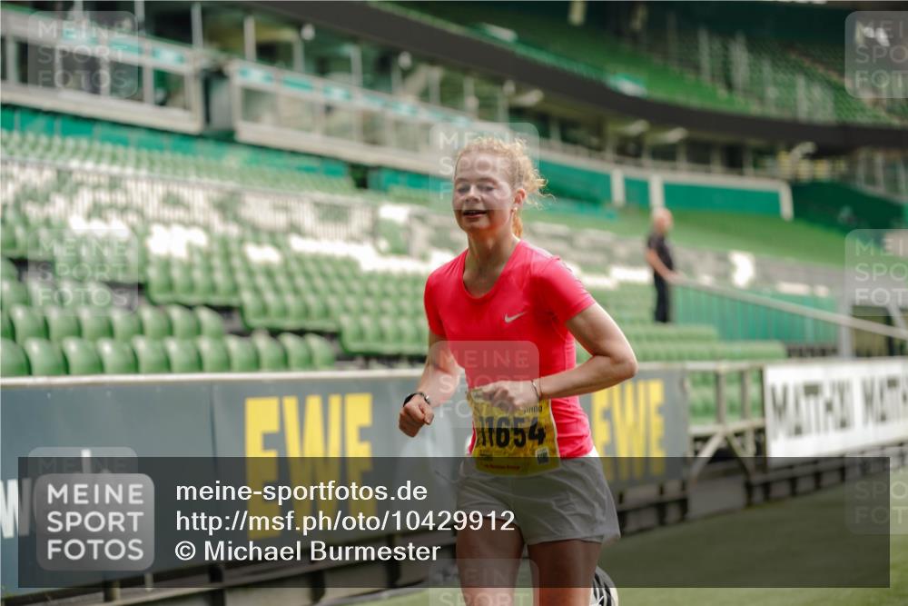 13.09.2026 - 21. swb-Marathon Bremen Michael Burmester http://msf.ph/oto/10429912 13.09.2026 10:21:05 Laufen im Stadion 10244, 10261, 10262, 10818, 10961, 10994, 11067, 11068, 11142, 11176, 11197, 11418, 11512, 11916, 11964, 12289, 12324, 12358, 12413, 12456, 12513, 12520, 12540, 13505, 13514, 13540, 13548, 13551, 13558, 13560, 13568, 13575, 13583, 13588, 13590, 13601, 13605, 13606, 13608, 13610, 13619, 13633, 13637, 10597, 12457, 12458, 13501, 13504, 13510, 13515, 13517, 13522, 13542, 13543, 13554, 13561, 13567, 13579, 13623, 13635 meine-sportfotos.de