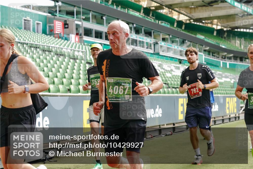 13.09.2026 - 21. swb-Marathon Bremen Michael Burmester http://msf.ph/oto/10429927 13.09.2026 13:03:34 Laufen im Stadion 209, 210, 488, 534, 596, 722, 725, 762, 881, 936, 940, 1014, 1250, 1343, 1458, 1460, 1479, 1611, 1649, 1653, 1771, 2223, 2276, 2345, 2364, 2369, 2378, 2421, 2434, 2513, 2625, 2666, 2668, 2779, 2851, 2891, 2900, 2934, 2977, 3028, 3114, 3135, 3163, 3164, 3258, 3360, 3402, 3425, 3454, 3460, 3496, 3510, 3521, 3576, 3579, 3585, 3597, 3603, 3618, 3721, 3796, 3846, 3852, 3859, 3893, 3938, 3970, 3983, 4000, 4077, 4133, 4506, 4558, 242 meine-sportfotos.de