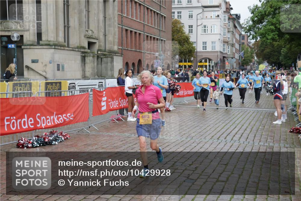 13.09.2026 - Kiel Lauf Yannick Fuchs http://msf.ph/oto/10429928 13.09.2026 11:11:36 Ziel 141, 1761, 4053, 6729, 9260, 9739, 9784, 11756, 12053, 1079, 1460, 1655, 2192, 2251, 3346, 4019, 4090, 4589, 5341, 5869, 6852, 7181, 7431, 7473, 8127, 8314, 8315, 8826, 9693, 10067, 10882, 11361, 11417, 11719, 11934, 11947, 12845, 2950, 3580, 5156, 5227, 5387, 6965, 9572, 9661, 2512, 2628, 6756, 6852, 7930, 8468, 10661, 11644 meine-sportfotos.de
