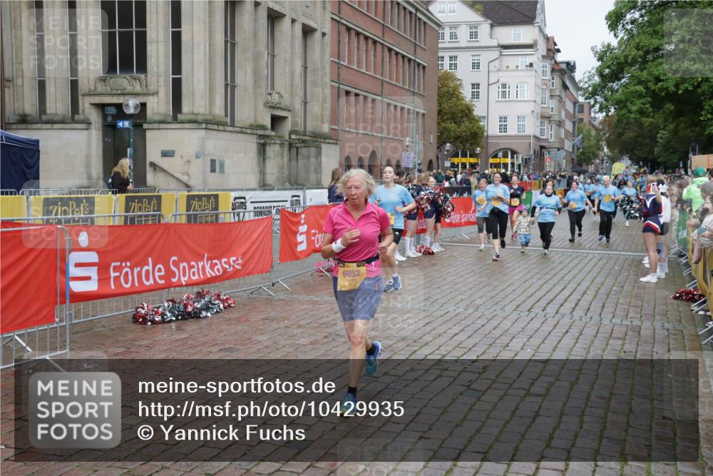 13.09.2026 - Kiel Lauf Yannick Fuchs http://msf.ph/oto/10429935 13.09.2026 11:11:36 Ziel 141, 1761, 4053, 6729, 9260, 9739, 9784, 11756, 12053, 1079, 1460, 1655, 2192, 2251, 3346, 4019, 4090, 4589, 5341, 5869, 6852, 7181, 7431, 7473, 8127, 8314, 8315, 8826, 9693, 10067, 10882, 11361, 11417, 11719, 11934, 11947, 12845, 2950, 3580, 5156, 5227, 5387, 6965, 9572, 9661, 2512, 2628, 6756, 6852, 7930, 8468, 10661, 11644 meine-sportfotos.de