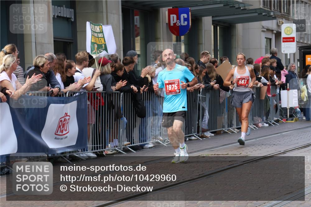 13.09.2026 - 21. swb-Marathon Bremen Strokosch-Dieckow http://msf.ph/oto/10429960 13.09.2026 13:09:58 Ziel 604, 623, 640, 957, 1277, 3959, 5532, 8033, 8064, 8709, 9817, 195, 538, 567, 1723, 1975, 2020, 2750, 4781, 4782, 5627, 8835, 9241, 9277, 9804, 9817 meine-sportfotos.de