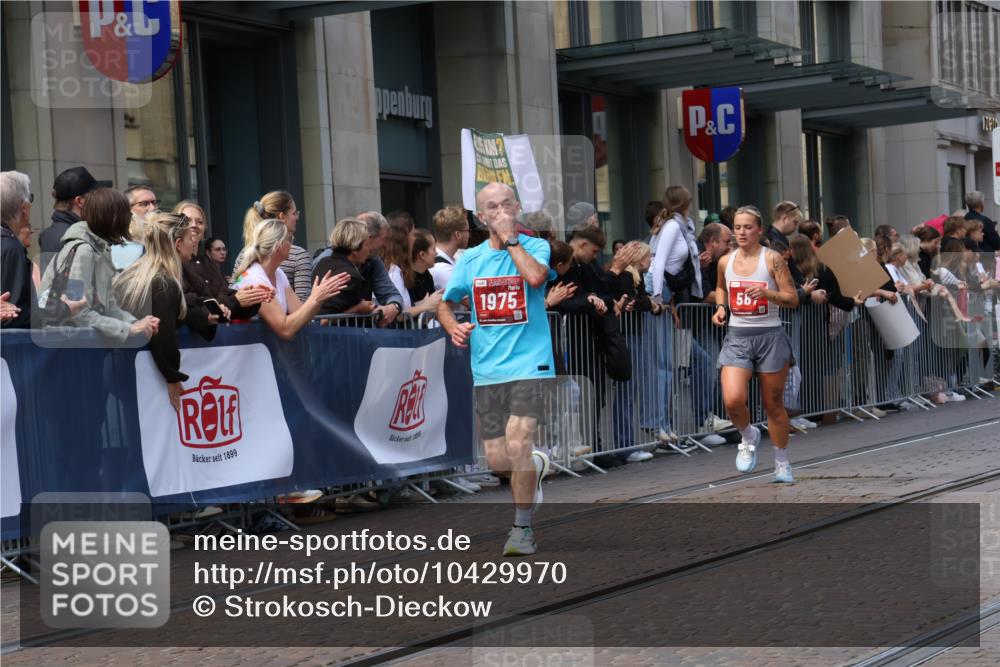 13.09.2026 - 21. swb-Marathon Bremen Strokosch-Dieckow http://msf.ph/oto/10429970 13.09.2026 13:09:59 Ziel 604, 623, 640, 957, 1277, 3959, 5532, 8033, 8064, 8709, 195, 538, 567, 623, 1723, 1975, 2020, 2750, 4781, 4782, 5627, 8835, 9241, 9277, 9804, 9817 meine-sportfotos.de