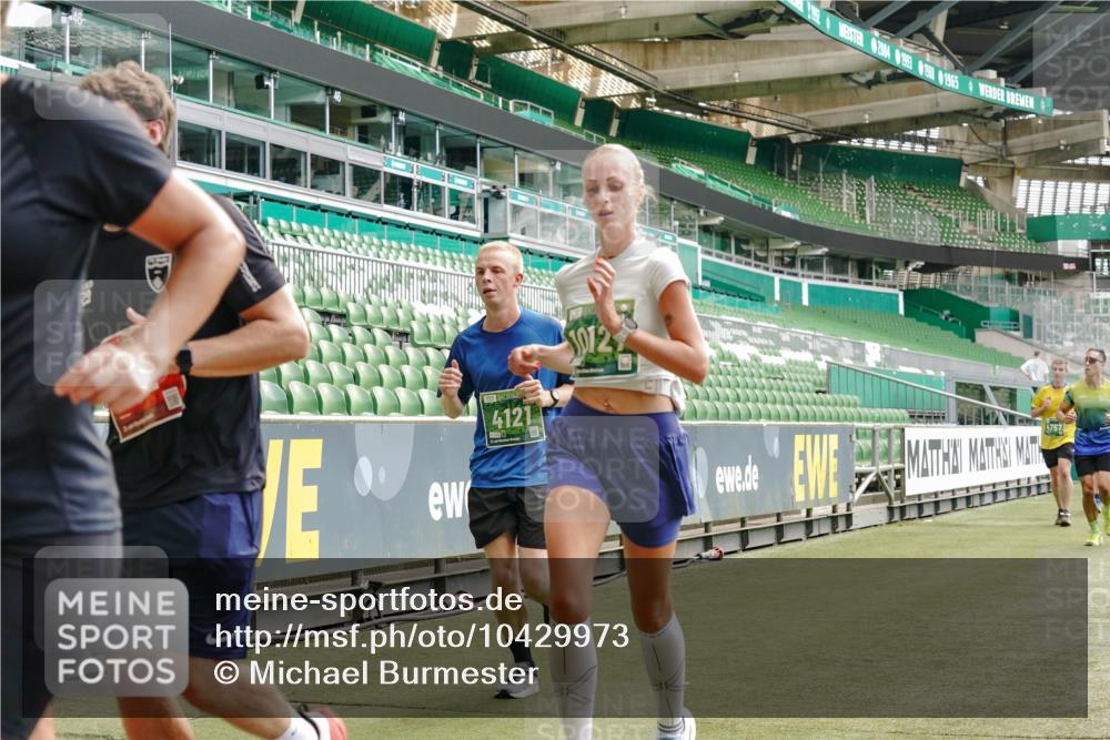 13.09.2026 - 21. swb-Marathon Bremen Michael Burmester http://msf.ph/oto/10429973 13.09.2026 13:03:35 Laufen im Stadion 209, 210, 488, 534, 596, 722, 725, 762, 881, 936, 940, 1014, 1250, 1343, 1458, 1460, 1479, 1611, 1649, 1653, 1771, 2223, 2276, 2345, 2364, 2369, 2378, 2421, 2434, 2513, 2625, 2666, 2668, 2779, 2851, 2891, 2900, 2934, 2977, 3028, 3114, 3135, 3163, 3164, 3258, 3360, 3402, 3425, 3454, 3460, 3496, 3510, 3521, 3576, 3579, 3585, 3597, 3603, 3618, 3721, 3796, 3846, 3852, 3859, 3893, 3938, 3970, 3983, 4000, 4077, 4133, 4506, 4558, 242 meine-sportfotos.de