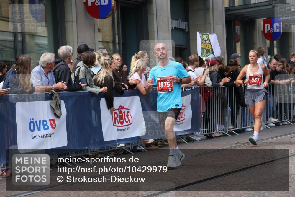 13.09.2026 - 21. swb-Marathon Bremen Strokosch-Dieckow http://msf.ph/oto/10429979 13.09.2026 13:09:59 Ziel 604, 623, 640, 957, 1277, 3959, 5532, 8033, 8064, 8709, 195, 538, 567, 623, 1723, 1975, 2020, 2750, 4781, 4782, 5627, 8835, 9241, 9277, 9804, 9817 meine-sportfotos.de