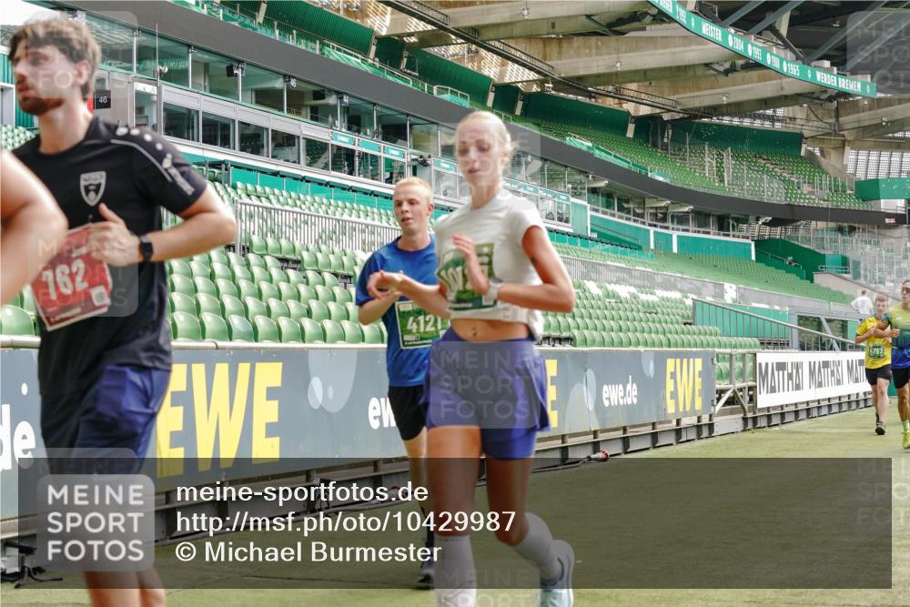 13.09.2026 - 21. swb-Marathon Bremen Michael Burmester http://msf.ph/oto/10429987 13.09.2026 13:03:35 Laufen im Stadion 209, 210, 488, 534, 596, 722, 725, 762, 881, 936, 940, 1014, 1250, 1343, 1458, 1460, 1479, 1611, 1649, 1653, 1771, 2223, 2276, 2345, 2364, 2369, 2378, 2421, 2434, 2513, 2625, 2666, 2668, 2779, 2851, 2891, 2900, 2934, 2977, 3028, 3114, 3135, 3163, 3164, 3258, 3360, 3402, 3425, 3454, 3460, 3496, 3510, 3521, 3576, 3579, 3585, 3597, 3603, 3618, 3721, 3796, 3846, 3852, 3859, 3893, 3938, 3970, 3983, 4000, 4077, 4133, 4506, 4558, 242 meine-sportfotos.de
