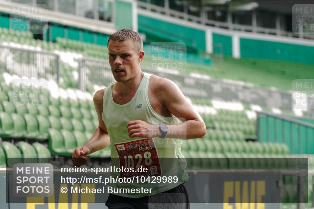13.09.2026 - 21. swb-Marathon Bremen Michael Burmester http://msf.ph/oto/10429989 13.09.2026 12:15:24 Laufen im Stadion 245, 540, 822, 1028, 1670, 1766, 1997, 317, 443, 614, 796, 1651 meine-sportfotos.de