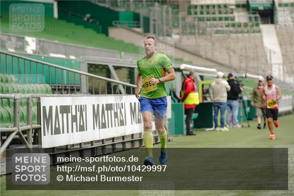 13.09.2026 - 21. swb-Marathon Bremen Michael Burmester http://msf.ph/oto/10429997 13.09.2026 10:21:13 Laufen im Stadion 10244, 10261, 10262, 10818, 10961, 10994, 11067, 11068, 11083, 11142, 11176, 11197, 11418, 11512, 11619, 11738, 11854, 11916, 11964, 12289, 12324, 12358, 12413, 12456, 12513, 12520, 12540, 13505, 13514, 13540, 13548, 13551, 13558, 13560, 13568, 13575, 13583, 13588, 13590, 13601, 13605, 13606, 13608, 13610, 13619, 13633, 13636, 13637, 12457, 12458, 13504, 13510, 13517, 13522, 13533, 13536, 13542, 13543, 13554, 13561, 13579, 13623 meine-sportfotos.de