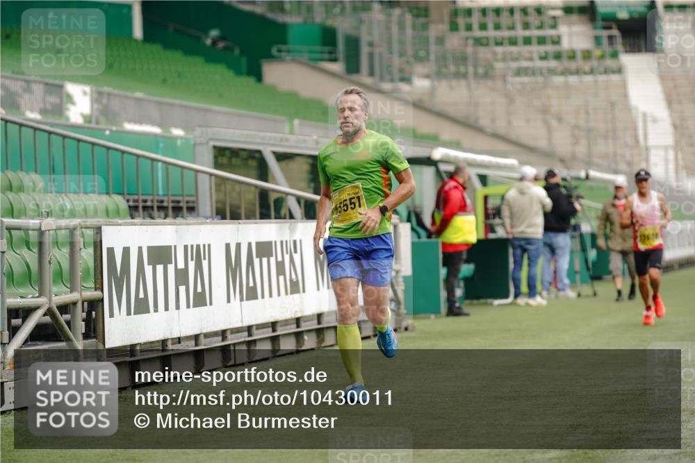 13.09.2026 - 21. swb-Marathon Bremen Michael Burmester http://msf.ph/oto/10430011 13.09.2026 10:21:13 Laufen im Stadion 10244, 10261, 10262, 10818, 10961, 10994, 11067, 11068, 11083, 11142, 11176, 11197, 11418, 11512, 11619, 11738, 11854, 11916, 11964, 12289, 12324, 12358, 12413, 12456, 12513, 12520, 12540, 13505, 13514, 13540, 13548, 13551, 13558, 13560, 13568, 13575, 13583, 13588, 13590, 13601, 13605, 13606, 13608, 13610, 13619, 13633, 13636, 13637, 12457, 12458, 13504, 13510, 13517, 13522, 13533, 13536, 13542, 13543, 13554, 13561, 13579, 13623 meine-sportfotos.de