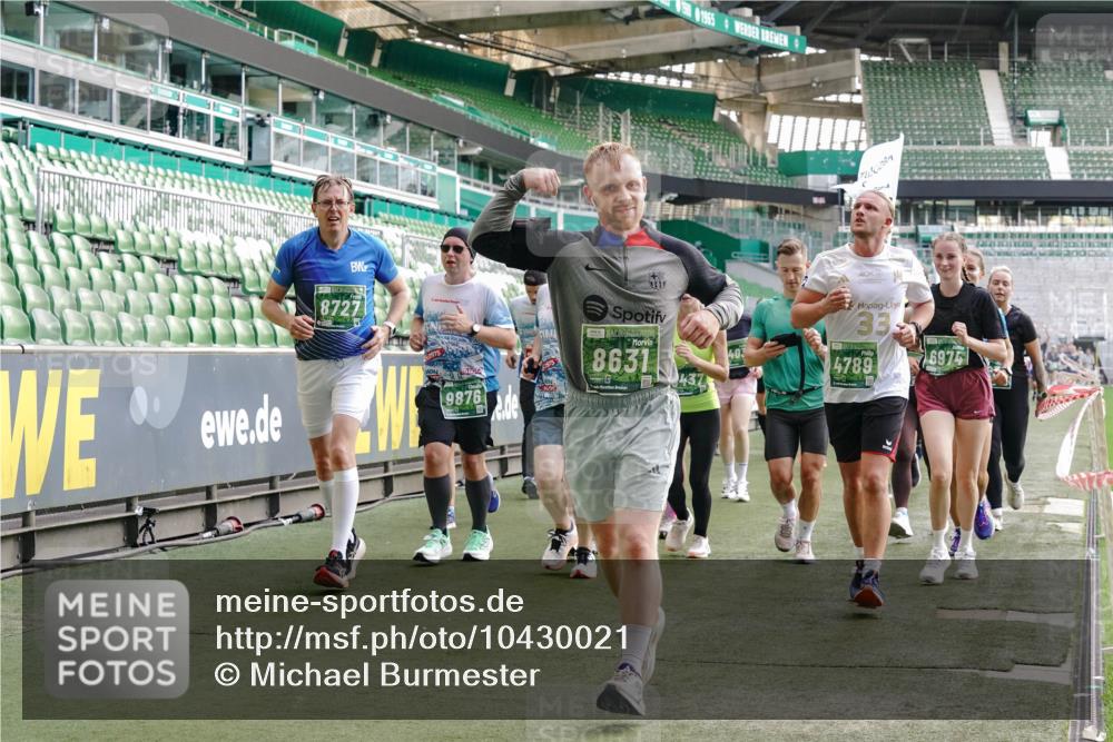 13.09.2026 - 21. swb-Marathon Bremen Michael Burmester http://msf.ph/oto/10430021 13.09.2026 13:27:33 Laufen im Stadion 111, 186, 202, 357, 364, 390, 478, 597, 726, 829, 833, 888, 925, 1077, 1220, 1412, 1473, 1496, 1608, 1700, 1769, 1958, 1961, 1984, 2236, 2273, 2309, 2388, 2404, 2428, 2502, 2507, 2508, 2542, 2558, 2576, 2582, 2592, 2725, 2748, 2817, 2875, 2876, 2923, 2965, 2970, 3045, 3047, 3050, 3073, 3084, 3184, 3219, 3359, 3540, 3589, 3592, 3629, 3756, 3826, 3885, 3907, 3978, 4238, 4457, 4660 meine-sportfotos.de