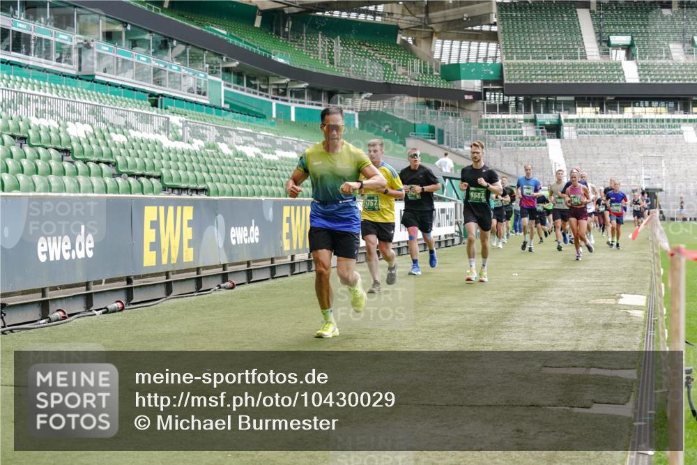 13.09.2026 - 21. swb-Marathon Bremen Michael Burmester http://msf.ph/oto/10430029 13.09.2026 13:03:38 Laufen im Stadion 209, 210, 488, 534, 596, 722, 725, 762, 881, 936, 940, 1014, 1250, 1343, 1458, 1460, 1479, 1611, 1649, 1653, 1771, 2223, 2276, 2364, 2369, 2378, 2421, 2434, 2513, 2625, 2668, 2779, 2851, 2891, 2900, 2934, 2977, 3028, 3114, 3135, 3258, 3360, 3402, 3425, 3454, 3460, 3496, 3510, 3521, 3576, 3579, 3585, 3597, 3603, 3618, 3721, 3796, 3846, 3852, 3859, 3893, 3938, 3970, 3983, 4000, 4077, 4133, 4506, 4558, 242 meine-sportfotos.de