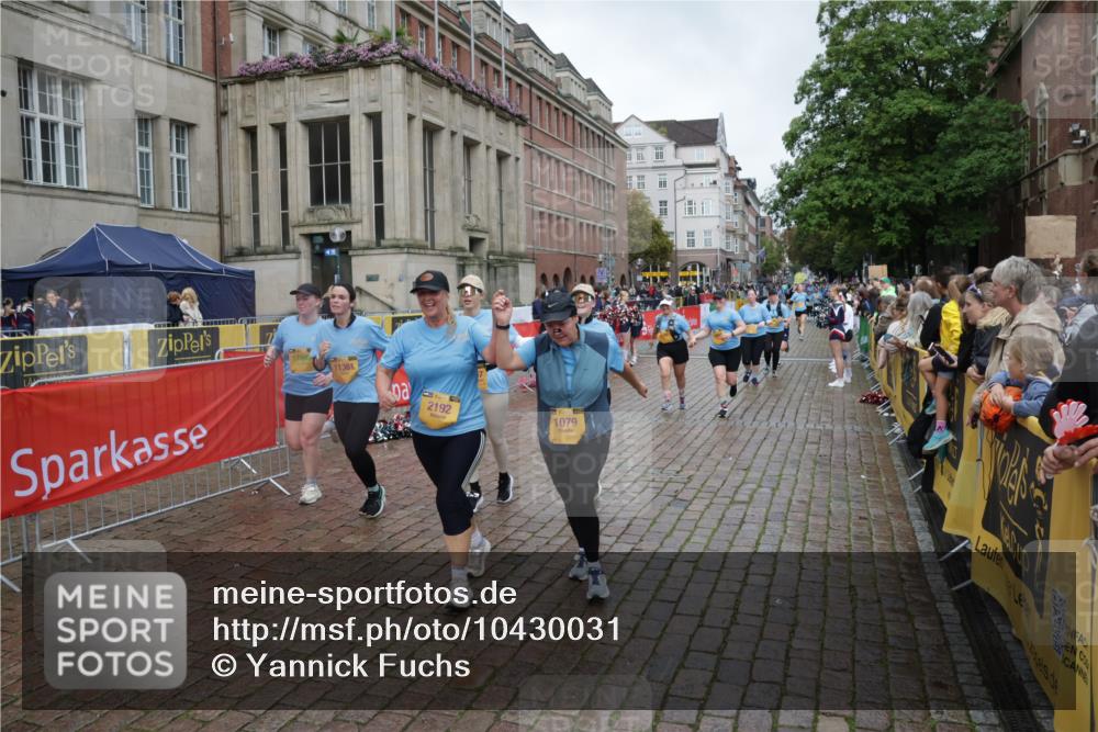 13.09.2026 - Kiel Lauf Yannick Fuchs http://msf.ph/oto/10430031 13.09.2026 11:11:50 Ziel 2950, 3580, 5156, 5227, 5387, 6965, 9572, 9661, 11756, 141, 1079, 1460, 1655, 1761, 2192, 3346, 4053, 4090, 4589, 5869, 6729, 7181, 7431, 8127, 9260, 9693, 9739, 9784, 10067, 10882, 11361, 11417, 11719, 11756, 11947, 12053, 12845, 6053, 9296, 10397, 11713, 1079, 2192, 2251, 4019, 7473, 8314, 8315, 9693, 10067, 11361, 11934, 11947 meine-sportfotos.de
