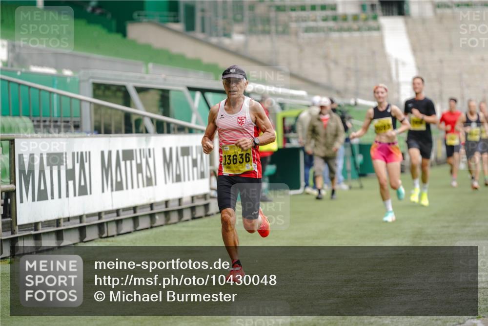 13.09.2026 - 21. swb-Marathon Bremen Michael Burmester http://msf.ph/oto/10430048 13.09.2026 10:21:18 Laufen im Stadion 10244, 10261, 10262, 10818, 10961, 10994, 11067, 11068, 11083, 11142, 11176, 11197, 11418, 11512, 11619, 11738, 11854, 11916, 11964, 12289, 12324, 12358, 12413, 12456, 12513, 12520, 12540, 13505, 13514, 13535, 13540, 13548, 13551, 13558, 13560, 13568, 13575, 13583, 13588, 13590, 13601, 13605, 13606, 13608, 13610, 13619, 13633, 13636, 13637, 12457, 12458, 13504, 13510, 13517, 13522, 13533, 13536, 13542, 13543, 13554, 13561, 13564, 13579, 13623 meine-sportfotos.de