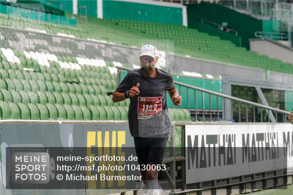 13.09.2026 - 21. swb-Marathon Bremen Michael Burmester http://msf.ph/oto/10430063 13.09.2026 12:16:27 Laufen im Stadion 1028, 1190, 1192, 1263, 1670, 1766, 1997, 317, 443, 796, 1149 meine-sportfotos.de