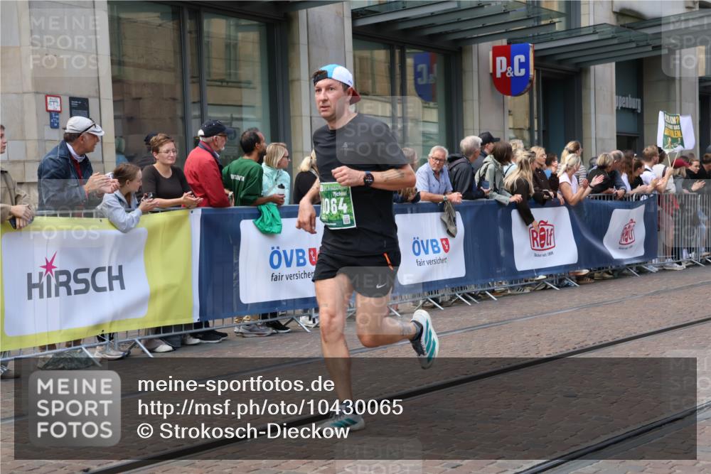 13.09.2026 - 21. swb-Marathon Bremen Strokosch-Dieckow http://msf.ph/oto/10430065 13.09.2026 13:10:03 Ziel 604, 640, 957, 1277, 2605, 3959, 5532, 6267, 7881, 8033, 8064, 8709, 538, 567, 623, 1723, 1975, 2020, 2750, 4781, 5627, 8835, 9241, 9277, 9804, 9817 meine-sportfotos.de