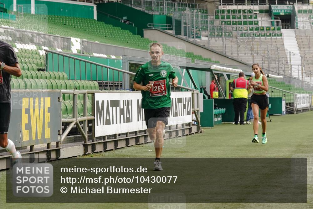 13.09.2026 - 21. swb-Marathon Bremen Michael Burmester http://msf.ph/oto/10430077 13.09.2026 12:16:28 Laufen im Stadion 1028, 1190, 1192, 1263, 1670, 1766, 1997, 317, 443, 796, 1149 meine-sportfotos.de